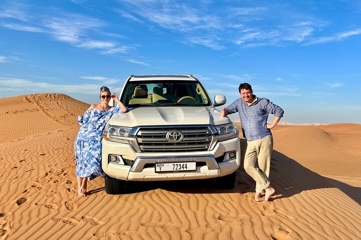 Explore the beauty of the sprawling desert as you relax with personalized service guided by experts who ensure an unforgettable experience amid the stunning dunes of Dubai.